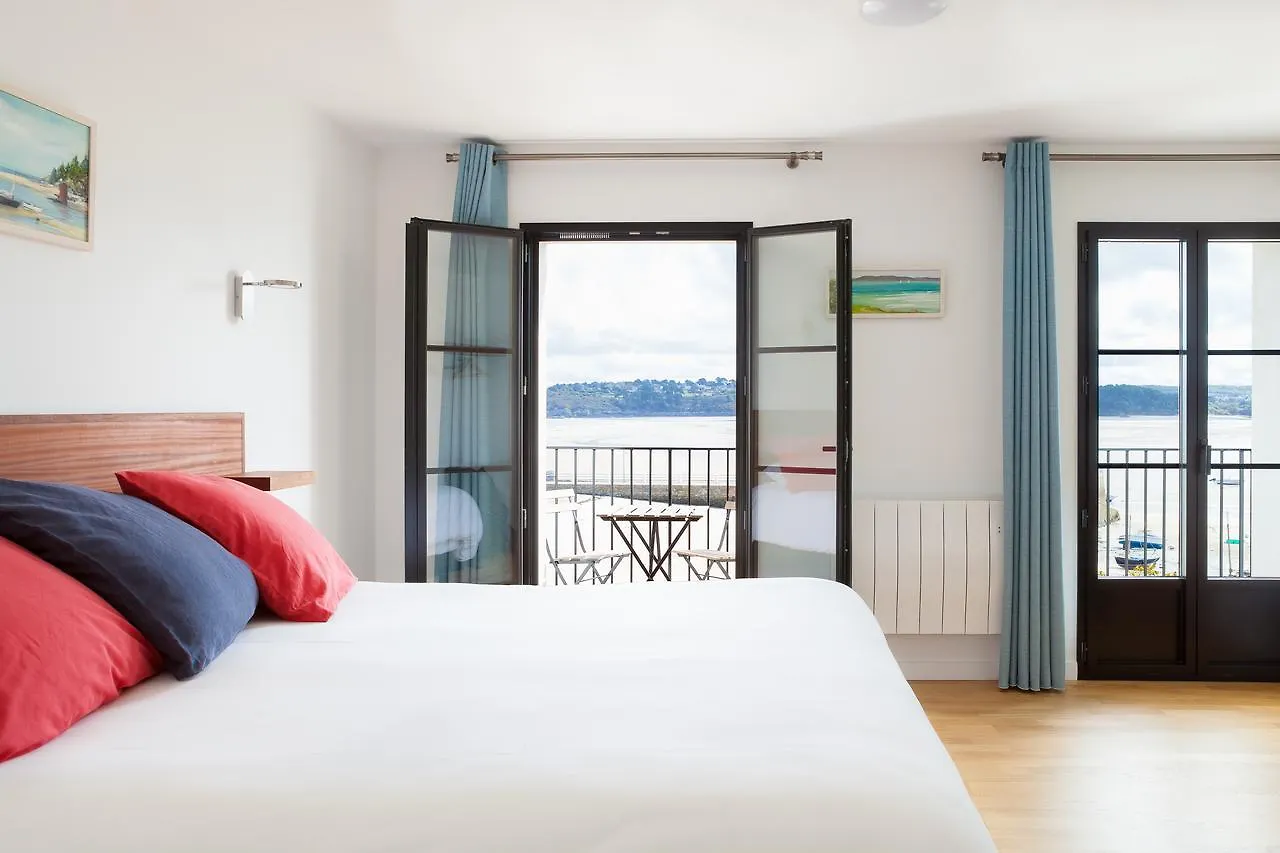 ***  Hotel Du Port Locquirec France
